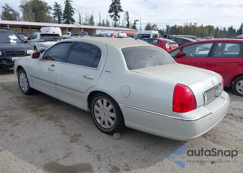 2005 Lincoln Town Car Signature из США, поврежденный, VIN 1LNHM81W15Y663980